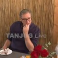 Vučić u poseti jedanaestočlanoj porodici Vasiljević u Rakovici: Dobiće besplatan ogrev