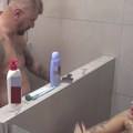 Palo prvo zajedničko kupanje u Eliti: Janjuš se skinuo i ušao u kabinu, ostao sam sa Sarom! Ona ne krije sreću