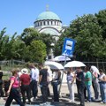(Foto) Patrijarh Porfirije obišao vernike koji čekaju da se poklone Pojasu Presvete Bogorodice: Više od pola miliona ljudi je…