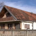 Dotrajala fasada i visoka betonska ograda Ovde je odrasla Tina Ivanović: Rano je počela da peva, a evo šta su sada otkrile…