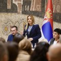 Kako do statusa roditelj-negovatelj: prijava preko eUprave, naknada 65.000 dinara, uz plaćene doprinose