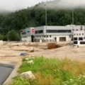Oglasile se i sirene! Nevreme stiglo u Sloveniju, sela potopljena i odsečena, bujice nose vozila, a najgore tek dolazi (foto…