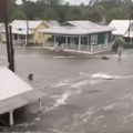 Uragan razara floridu: "Idalija" odnela dva života, više od 200.000 ljudi ostalo bez struje (video, foto)