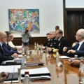 „Očekujemo da Kfor zadrži statusno neutralnu poziciju“: Vučić razgovarao sa komandantom NATO /foto/