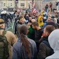Incident među demonstrantima: Guraju se, nasrću jedni na druge VIDEO