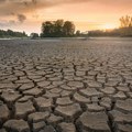 Velike vrućine prazne Gružansko jezero