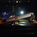 Objavljen snimak sudara aviona i vatrogasnog vozila: Poginuli pilot i kopilot, a povređeno više osoba (video)