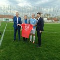Nišlije slavile sa prijateljima u Knjaževcu veliki fudbalski jubilej: mladim sportistima podeljena oprema