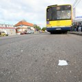 (Video): Dečak se vozio na krovu autobusa, policija u Prijepolju podnela podnela prijave protiv njega i oca