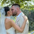 Niko nije očekivao ovakvo izdanje Cvijine neveste! Mlada iz duge venčanice uskočila u minić - pokazala tetovaže na leđima…