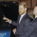 Kako je povratak princa Harija u Veliku Britaniju prerastao u sukob sa Palatom