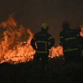 Helikopteri i dronovi se bore protiv vatrene stihije: Do sada evakuisano preko 200.000 ljudi, situacija dramatična (foto)