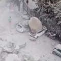 Ogromna šteta u Italiji posle zemljotresa: Obrušilo se brdo, gromade kamenja spljeskale vozile! (video, foto)