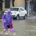 У поплавама у кинеској провинцији страдало 25 људи, повређено 23