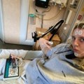 Zaspi u toaletu i u kadi: Čarli ima retku bolest, a svi misle da je samo lenja
