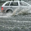 Crni oblaci nad prestonicom, udaraju gromovi Jako nevreme stiglo u Beograd, počeo snažan pljusak (video)