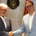 Srbija poštuje i poštovaće teritorijalni integritet Ukrajine: Vučić se sastao sa ambasadorom Tolčakom (foto)
