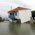 Ovo je vikendica koju je progutalo more u Pelionu: Nevreme u Grčkoj prekinulo medeni mesec mladom bračnom paru, ne zna se da…