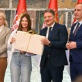 Vlada Srbije po prvi put nagrađuje decu koja su postigla rezultate tokom pohađanja osnovne škole: Nagrade dobilo čak 112…
