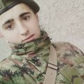 Ore, kosi, popravlja mašine i ne zna za "ne mogu"! Stefan je profesionalni vojnik koji je odlučio da živi na selu i zbog toga…