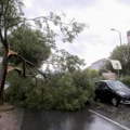 Bujice na ulicama Splita zbog nevremena, trajekt udario u dva broda