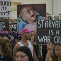 Hiljade demonstranata na protestu u Tel Avivu traži prekid rata u Gazi: "Izgladnjivanje je ratni zločin"