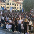 Čačani protestovali ispred policijske stanice, traže kazne za lepljenje plakata protiv novinara