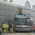 U naletu voza na autobus u Meksiku poginulo 10, povređeno više od 60 ljudi