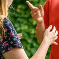 Zbog uvrede komšinice dobio novčanu kaznu i zabranu prilaska: U besu je nazvao...
