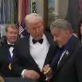 Трамп не уме да каже сталоне?! Председник два пута погрешио име, а ево како је глумац реаговао (видео)