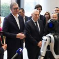 (Foto) Vučić na prezentaciji robota u Kineskom kulturnom centru: "Srbija važan most za inovacije u Evropi"