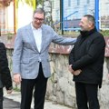 Vučić sa roditeljima troje mladih ubijenih u Duboni i Malom Orašju 2023. godine