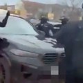 (Video) Pripadnici UKP ga izvukli iz besnog BMW-a i bacili na pod Ovako je uhapšen "Vračarac" (26) u Novom Sadu: Bio na…