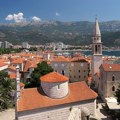 Državljanin Srbije krao torbe na plažama u Budvi