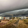 STIŽU RAZORNE SUPERĆELIJSKE OLUJE, POSLE BEČA NA UDARU BALKAN! Mediteranski monstrum preti Evropi, uraganski vetrovi i tornado…