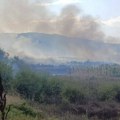 Aktivan požar na deponiji kod Žitorađe, veliki plamen sa kosovske strane preti Kuršumliji