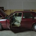 Mladić u SAD-u kupio stari Mercedes 190E da dokaže da su nekada automobile pravili da traju