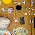 U Novom Sadu uhapšen muškarac (48) zbog trgovine narkoticima: Policija pronašla veću količinu droge i novac