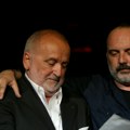 Sahranjen otac Tonija Cetinskog: Pevač skrhan bolom, stotine ljudi na poslednjem ispraćaju