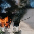 (Foto, video) Sin visi sa prozora zgrade, otac zarobljen u stanu, a vatra i dim kuljaju! Novi detalji požara na Vračaru: "Bilo…