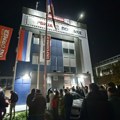Grupa demonstranata ušla u prostorije TV Informer i prekinula program uživo (video)