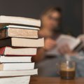 10 književnih klasika koje danas nije lako pročitati – i zašto ih ipak vredi čitati