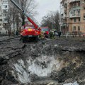 Rusija i Ukrajina: Veliki ruski napad na Kijev - krateri na ulicama, spaljeni automobili, ljudi u skloništima
