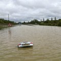 Vanredno u Britaniji: Meteorolozi izdali više od 180 upozorenja na obilne padavine, vozači zaglavljeni na auto-putu