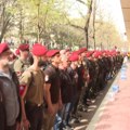 Veterani 63. padobranske brigade krenuli ka Skupštini da štite studente