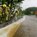 Kiša pada satima bez prestanka, ulice poplavljene: Nemačka na udaru snažnog nevremena, upozorenje na nepogode