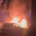 Zapalila se dva automobila: Drama na Banovom brdu: Požari izbili u dve ulice, na terenu vatrogasci (video)