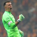 Muslera peti put na Mundijalu: Tokom turnira puni 40 godina