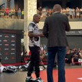 "Srbijo, mrzim što ovo moram da kažem, ali pobediću vašeg momka!" VIDEO