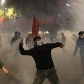 Lete suzavci i kamenice, Priština gori! Pristalice tzv. OVK prave haos, sukobi sa policijom na ulicama: Čeka se odluka o…
